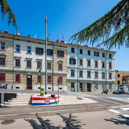 Apartment Beautiful In Pula