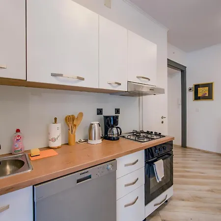 Апартаменти Beautiful In Пула