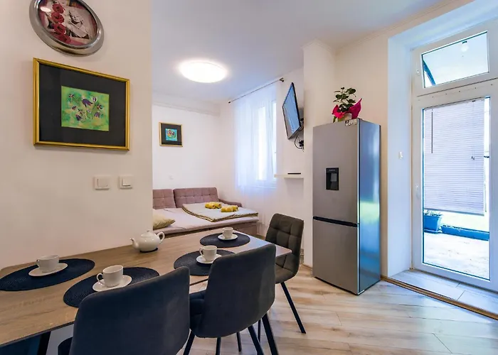 Апартаменти Beautiful In