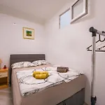 Apartment Beautiful In Pula