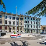 Apartment Beautiful In Pula