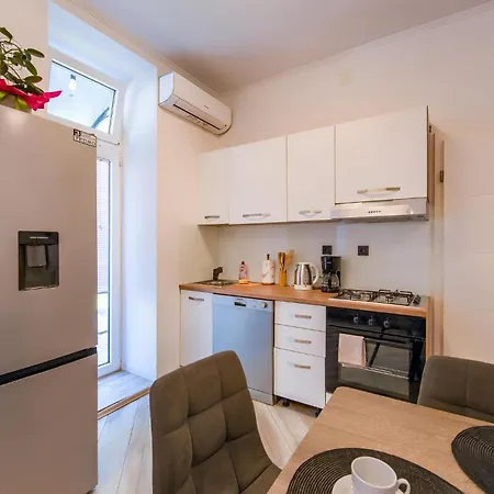 Appartement Beautiful Apartment In Pula