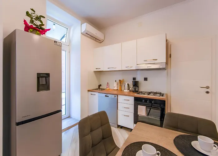 Appartement Beautiful Apartment In Pula