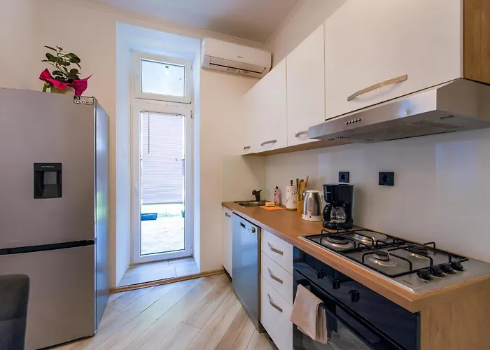 Beautiful In Пула